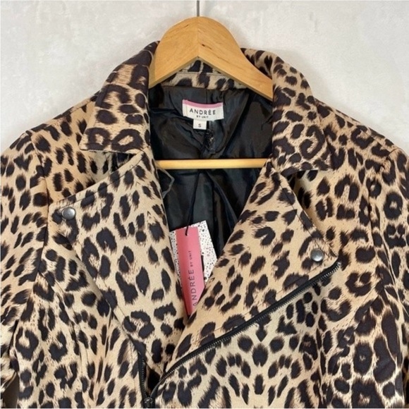 Andree by Unit Animal Print Moto Jacket
Bomber Cropped Zip Front Cheetah
Leopard - Picture 2 of 8